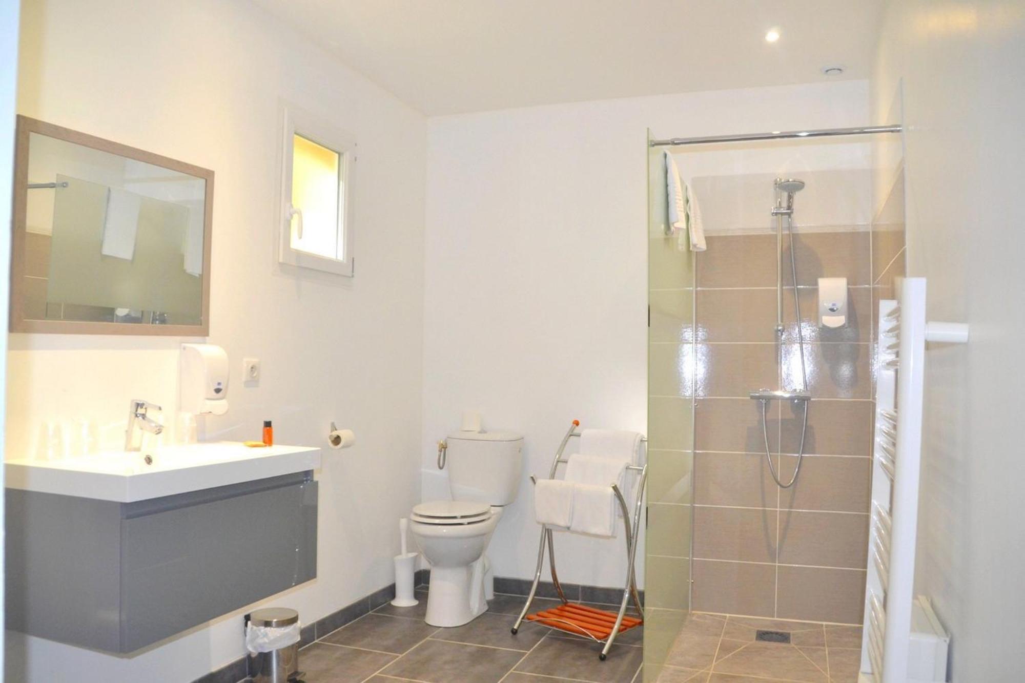 Hotel Les Grands Chenes Saint-Fargeau  Room photo