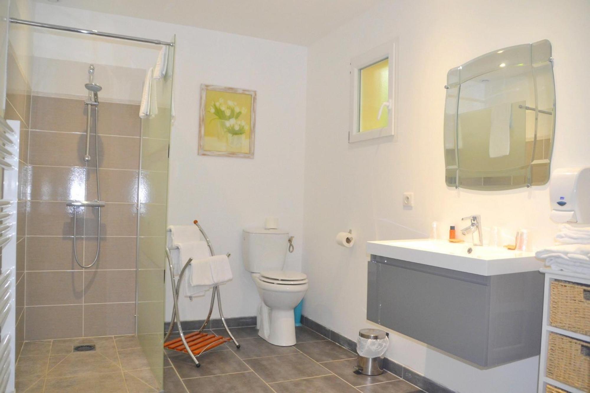 Hotel Les Grands Chenes Saint-Fargeau  Room photo